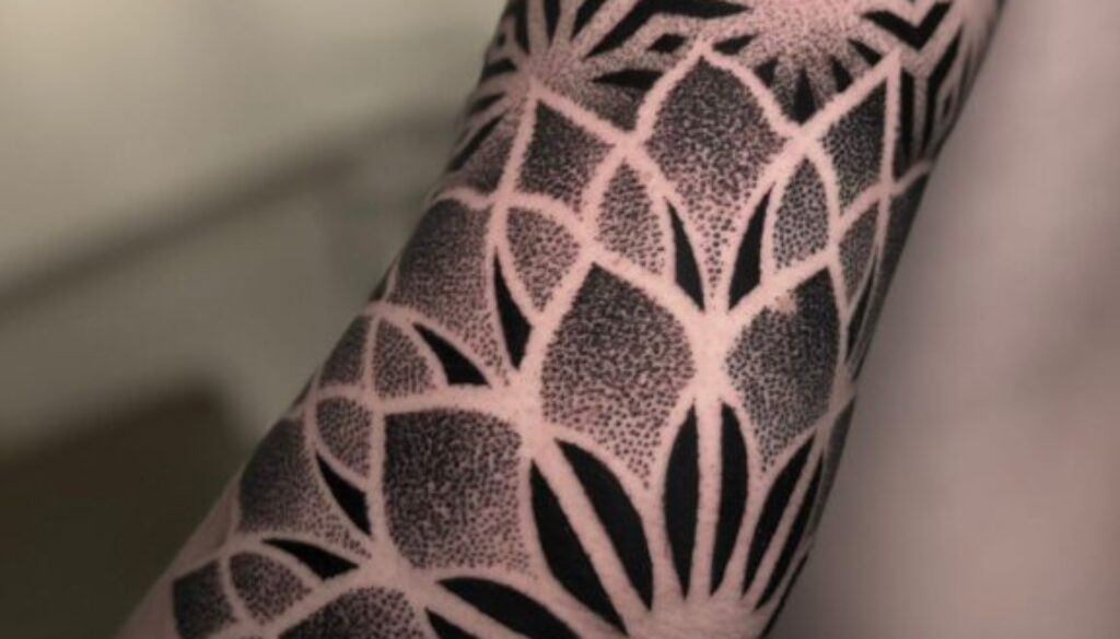 dotwork-tattoo-mann-576x1024