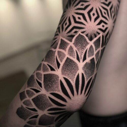 dotwork-tattoo-mann-576x1024 dotwork-tattoo-mann-576x1024