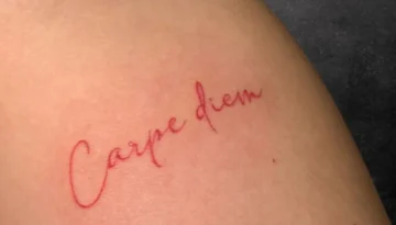 Símbolos en antebrazo